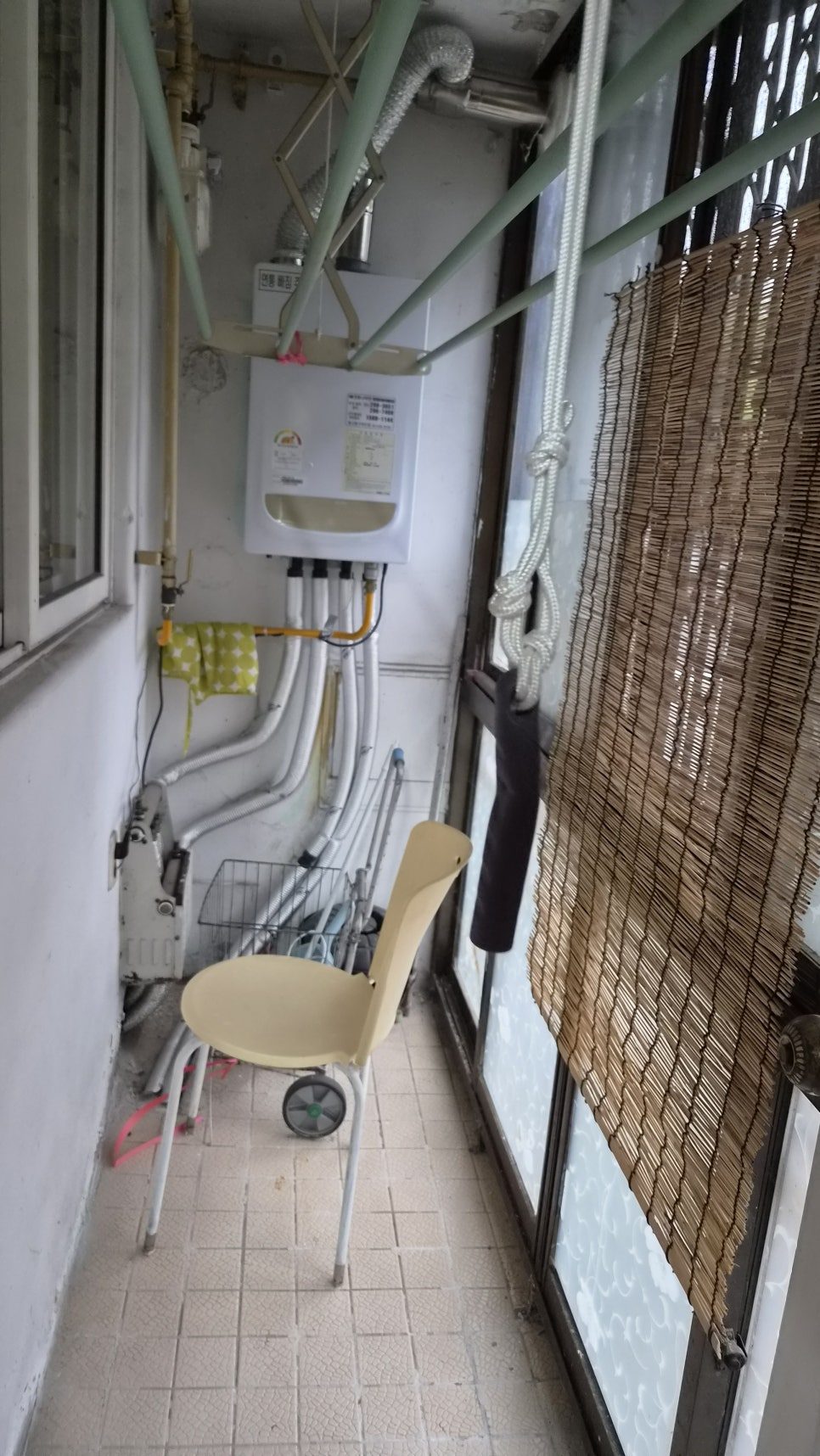 울산 중구 서동 태일그린빌라 베란다 빨래건조대 줄교체 비용 절약 수리 교체 전 커버 제거 과정