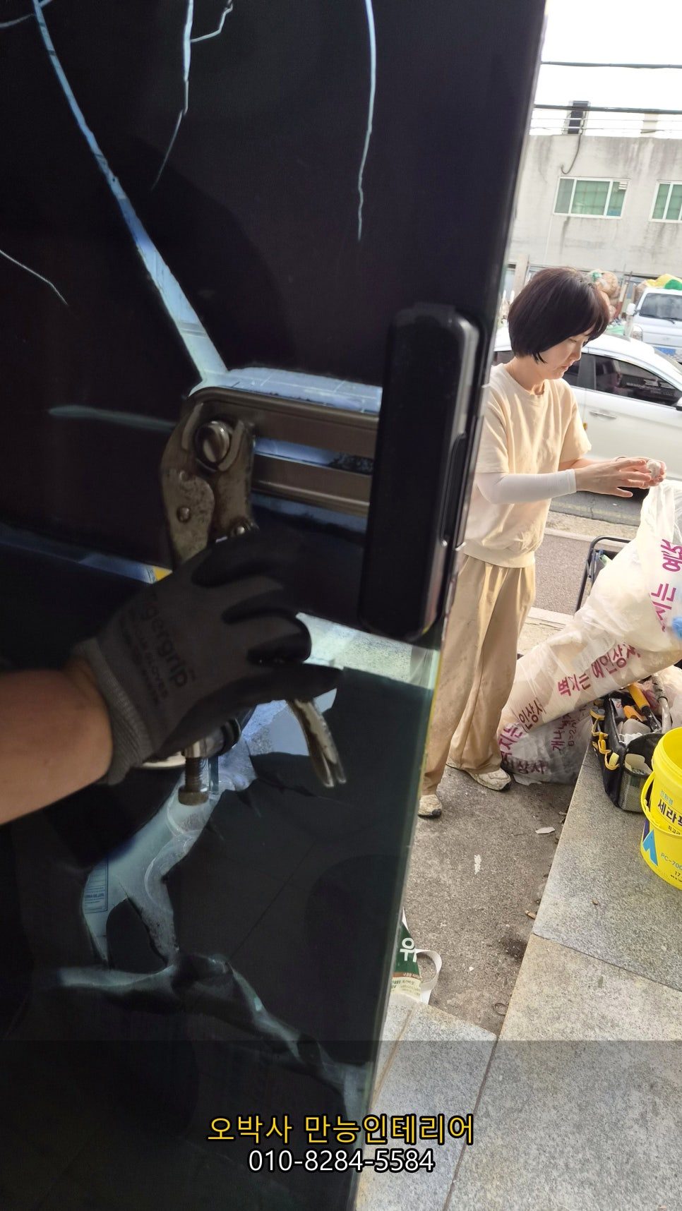 울산 북구 상가 창고를 깔끔한 휴게실로 바꾸는 과정을 보여주는 입니다
